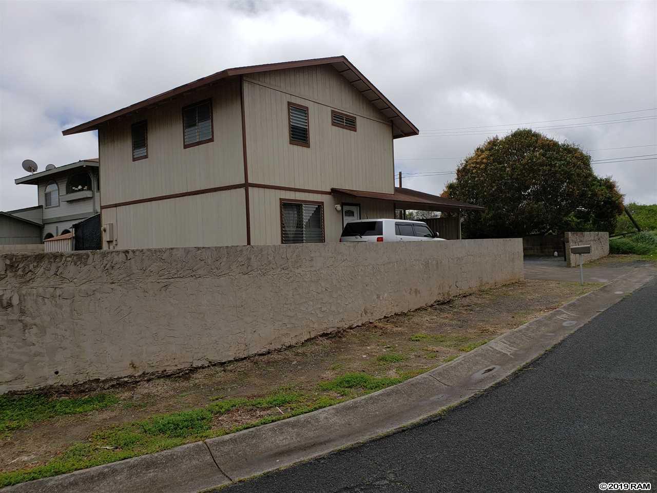 239  Hoomoku St , Kahului home - photo 2 of 17