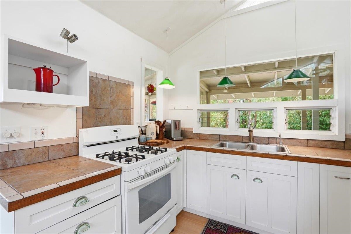 24  Poko Way , Haiku home - photo 14 of 50