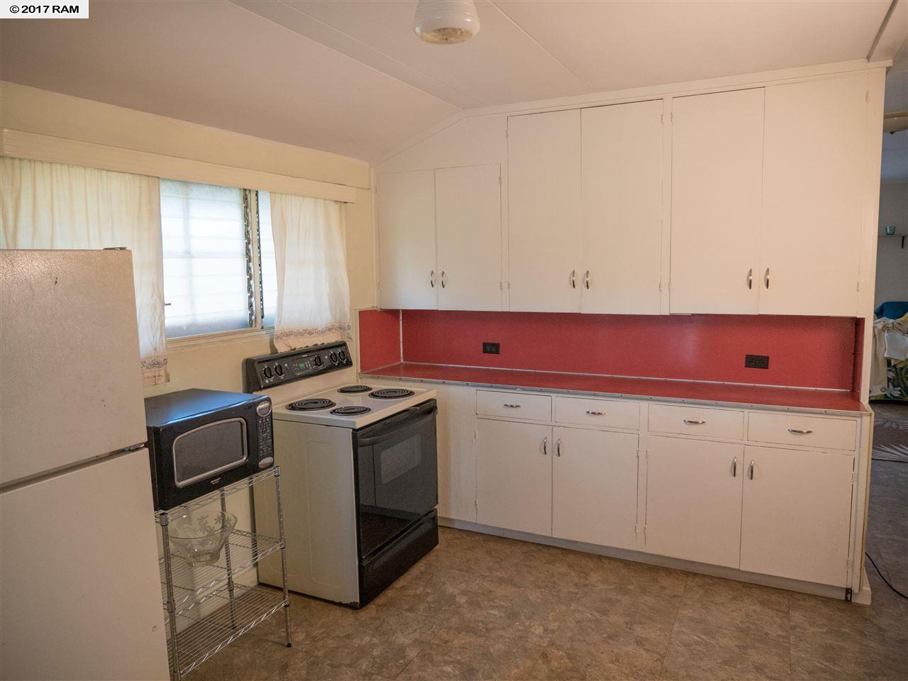 242  Molokai Hema St , Kahului home - photo 6 of 22