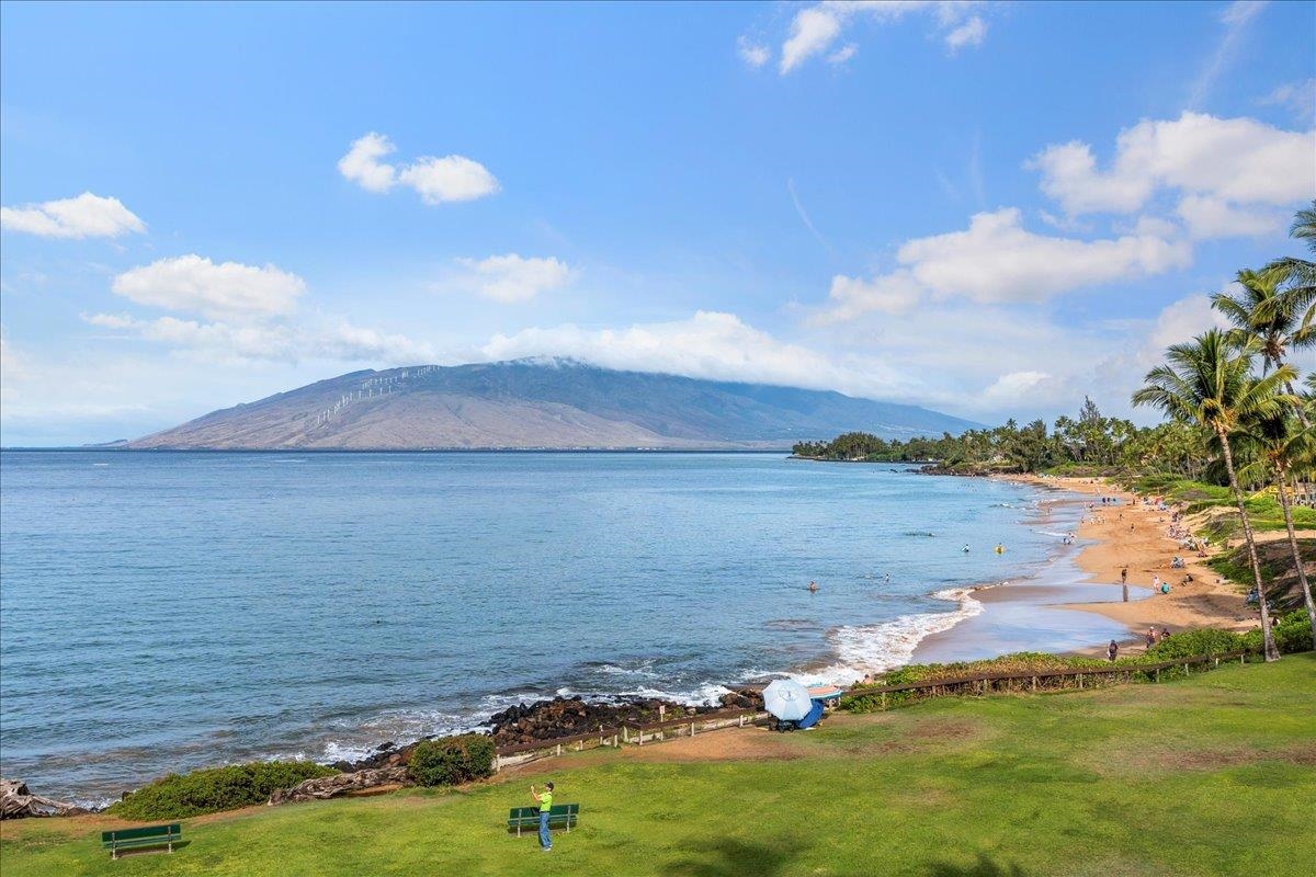 Royal Mauian condo # 404, Kihei, Hawaii - photo 4 of 31