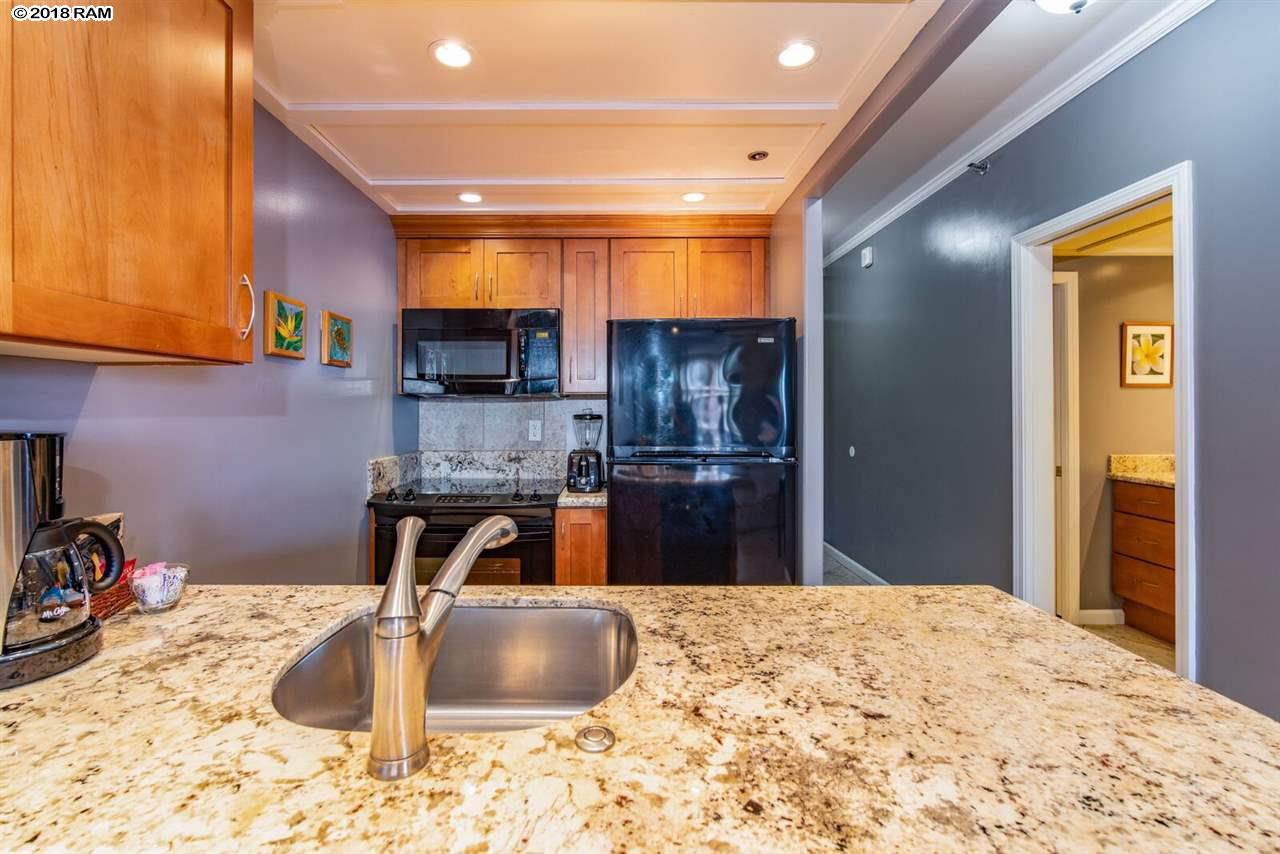 Whaler I condo # 1013, Lahaina, Hawaii - photo 8 of 15