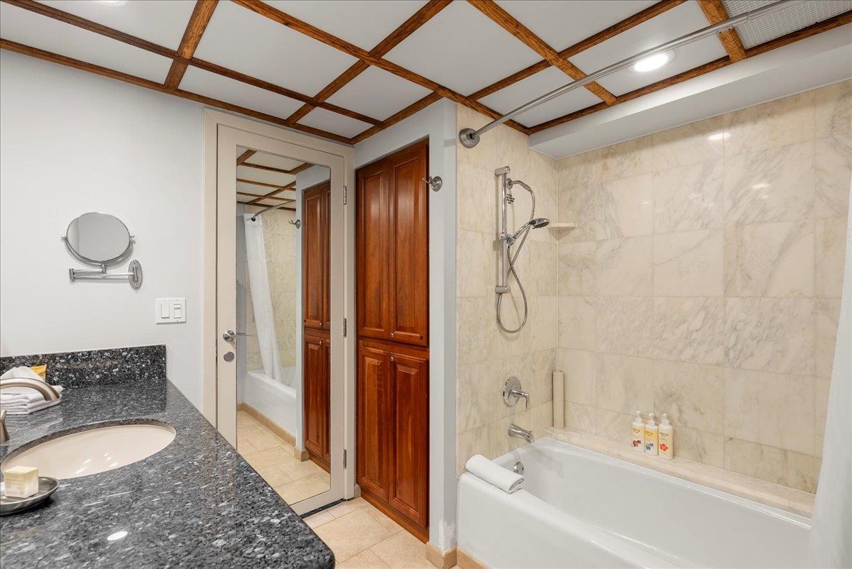 Whaler II condo # 1051, Lahaina, Hawaii - photo 18 of 42