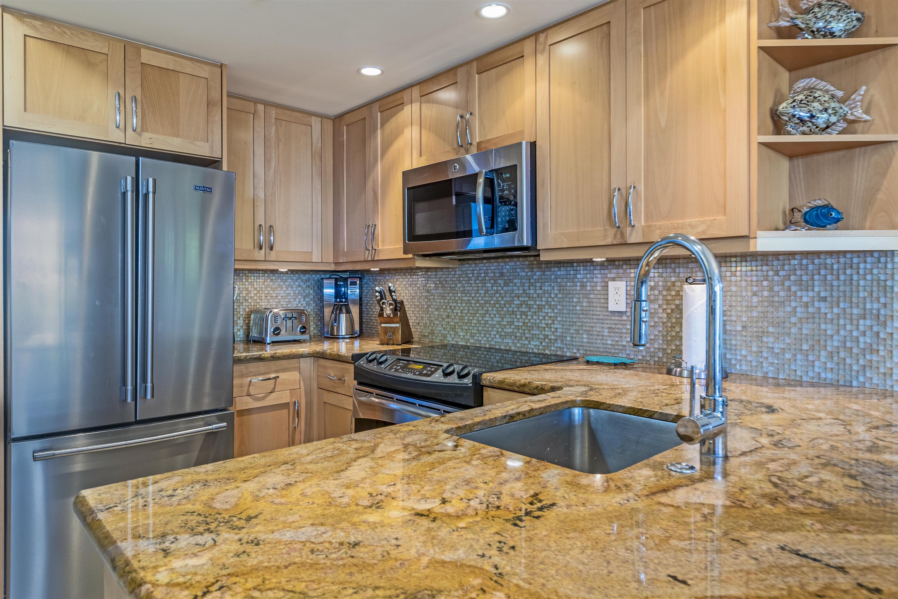 Whaler II condo # 162, Lahaina, Hawaii - photo 14 of 42