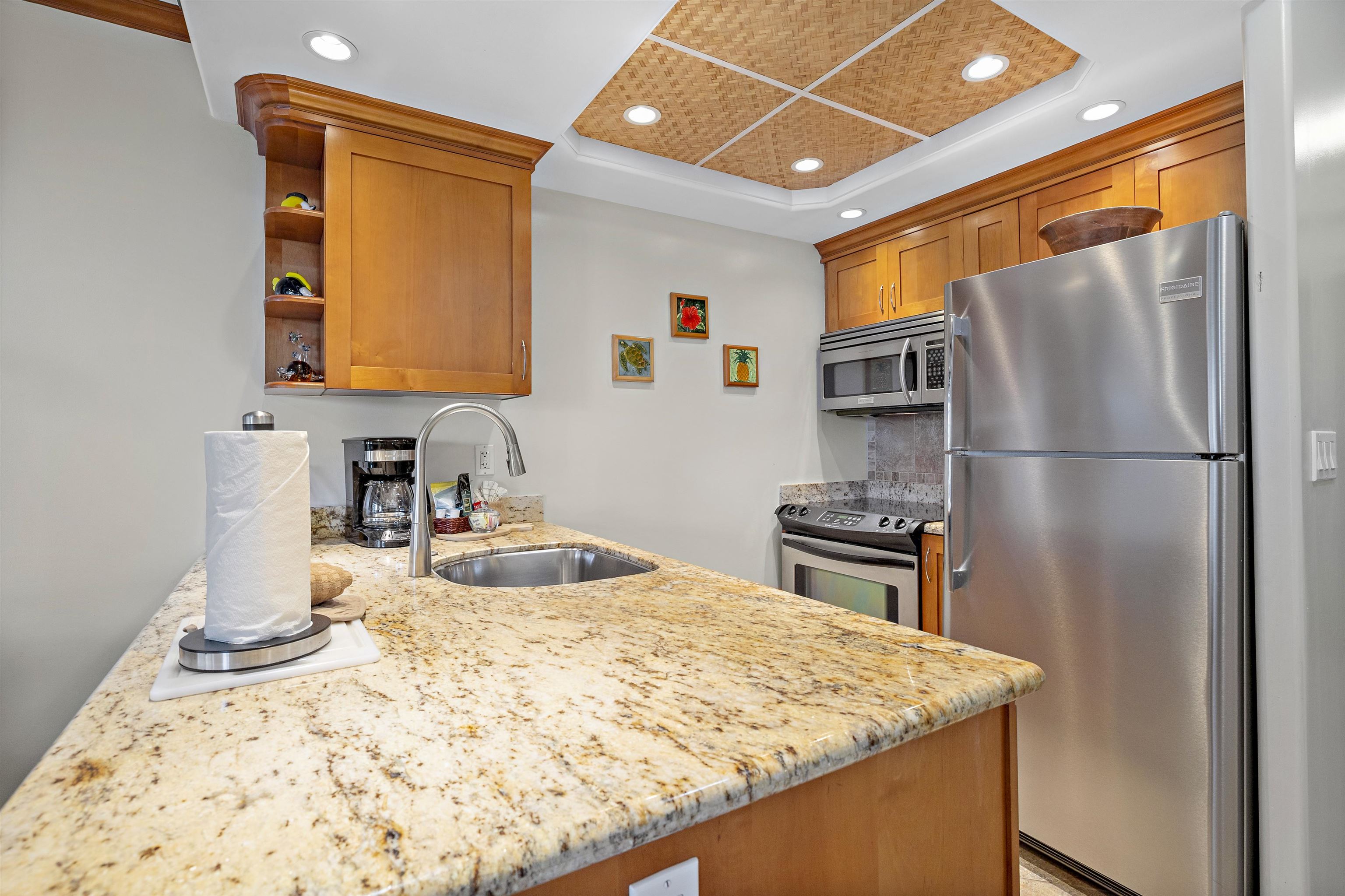 Whaler I condo # 413, Lahaina, Hawaii - photo 5 of 30