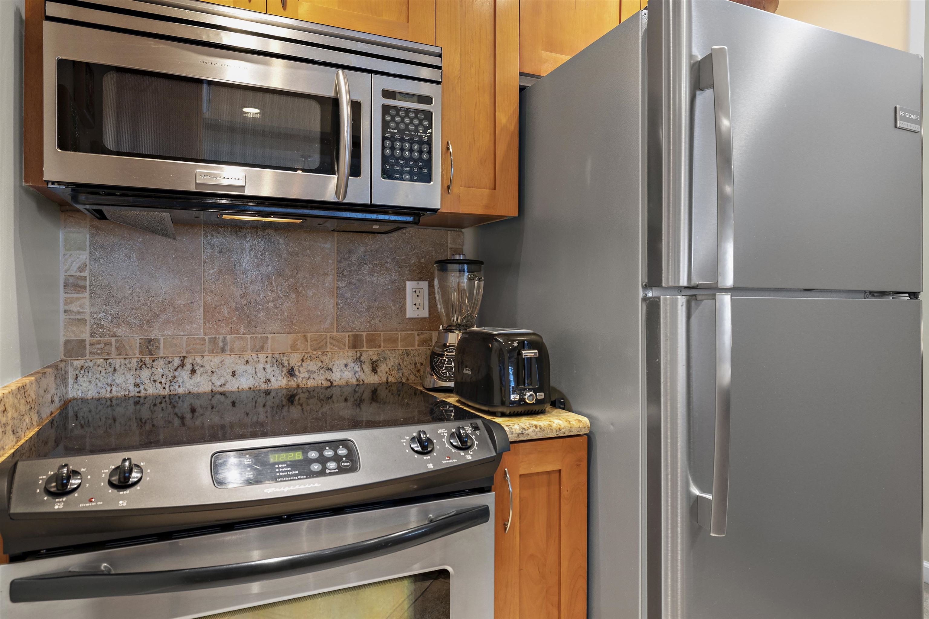 Whaler I condo # 413, Lahaina, Hawaii - photo 6 of 30