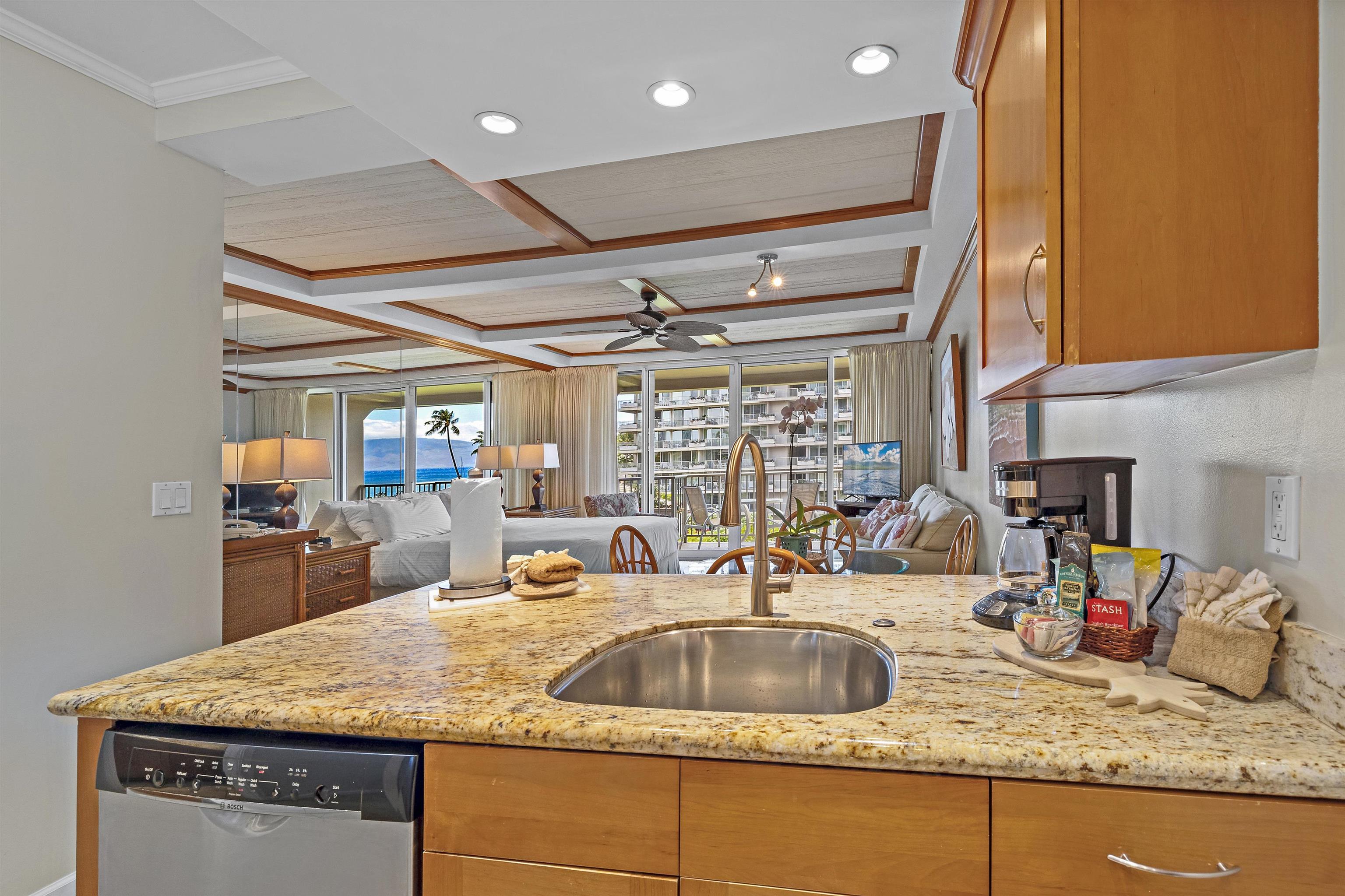 Whaler I condo # 413, Lahaina, Hawaii - photo 7 of 30