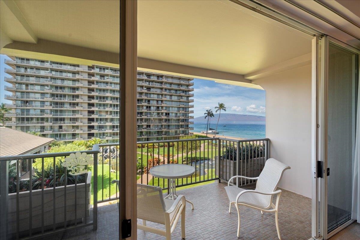 Whaler I condo # 415, Lahaina, Hawaii - photo 4 of 24