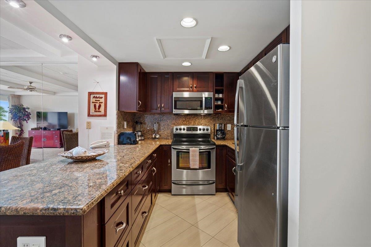 Whaler II condo # 456, Lahaina, Hawaii - photo 16 of 31