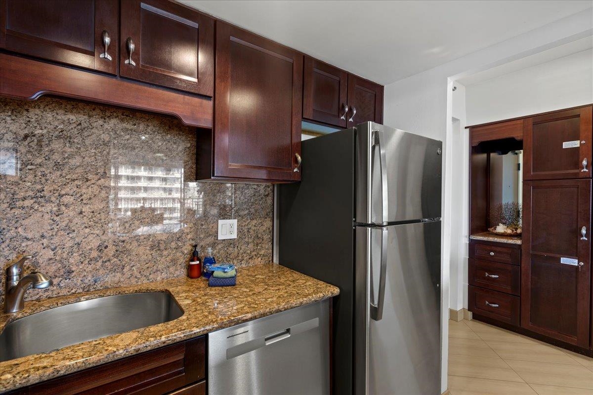 Whaler II condo # 456, Lahaina, Hawaii - photo 18 of 31