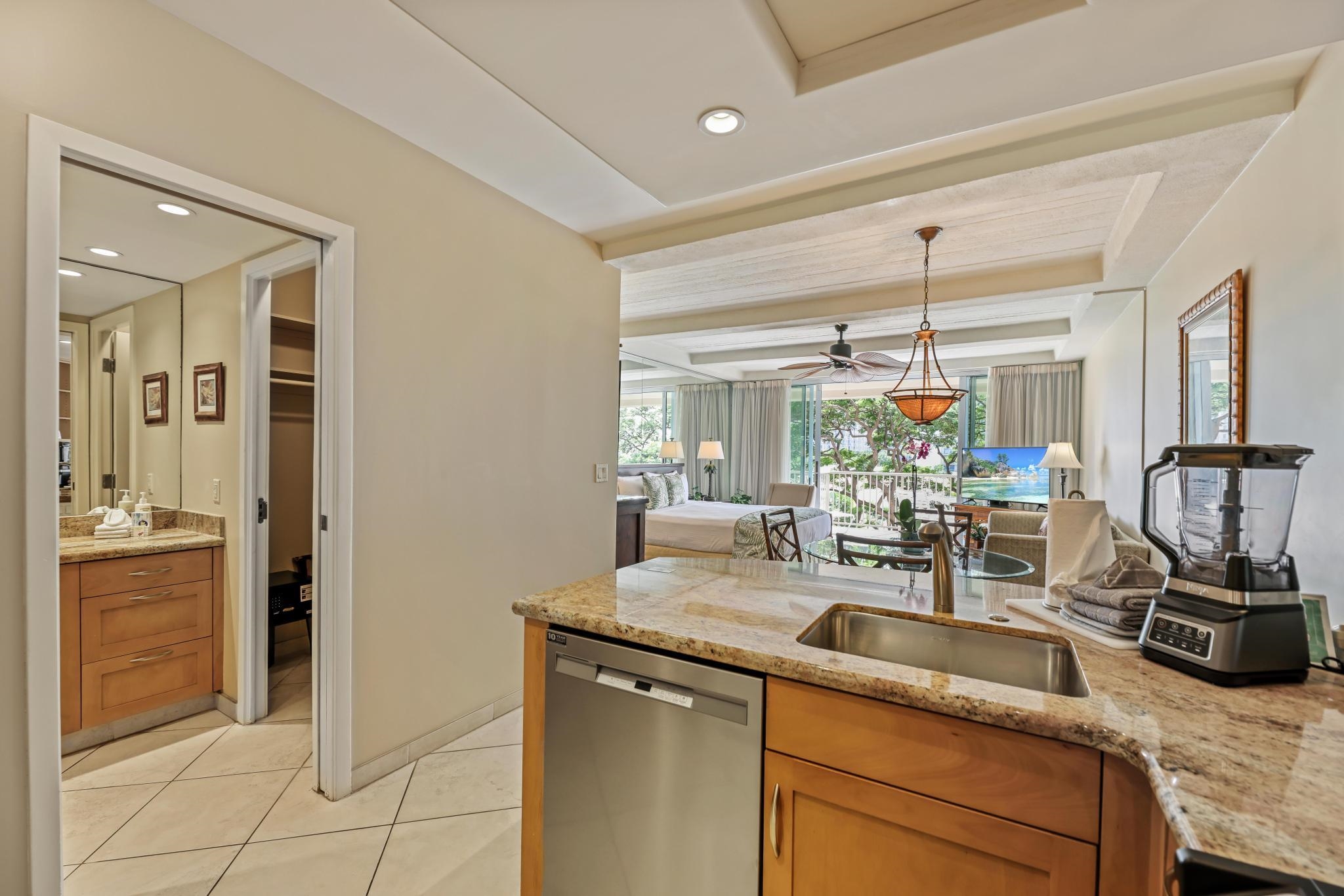 Whaler II condo # 565, Lahaina, Hawaii - photo 16 of 38