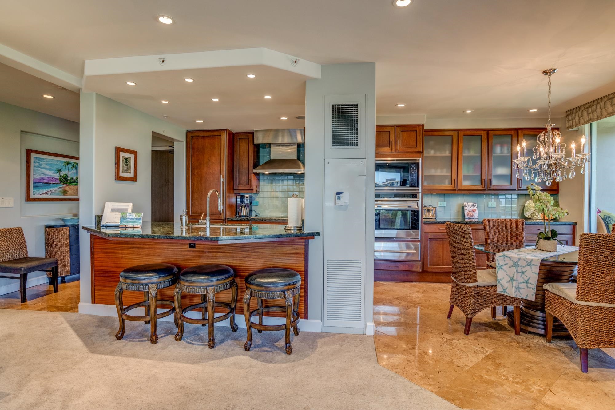 Whaler I condo # 821/823, Lahaina, Hawaii - photo 4 of 37