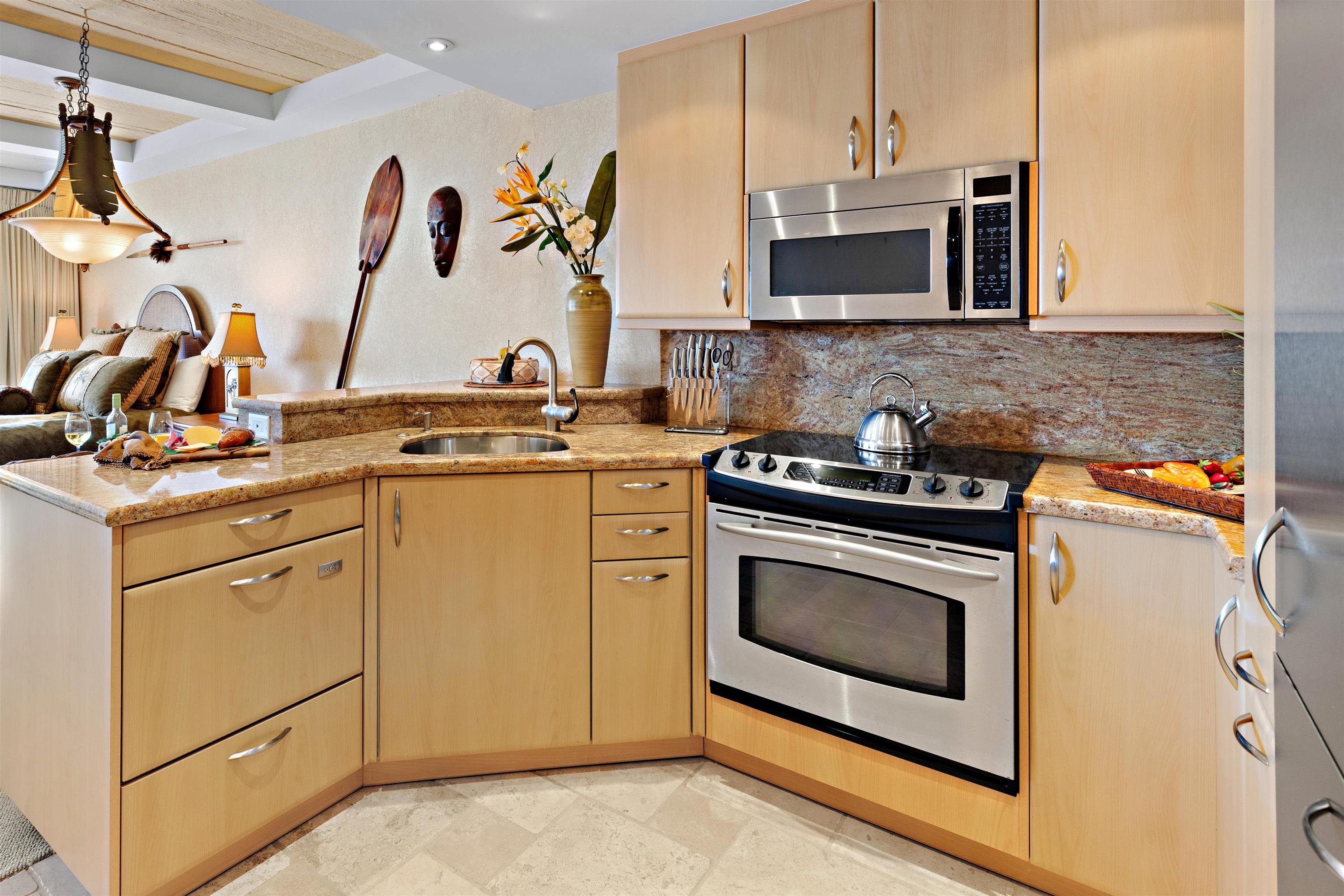 Whaler I condo # 913, Lahaina, Hawaii - photo 4 of 21