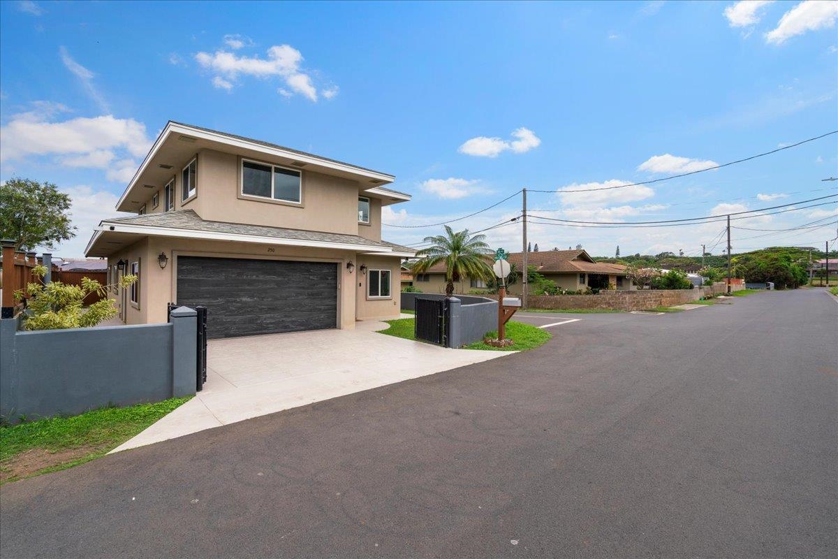 250  Halewili Dr , Wailuku home - photo 3 of 49