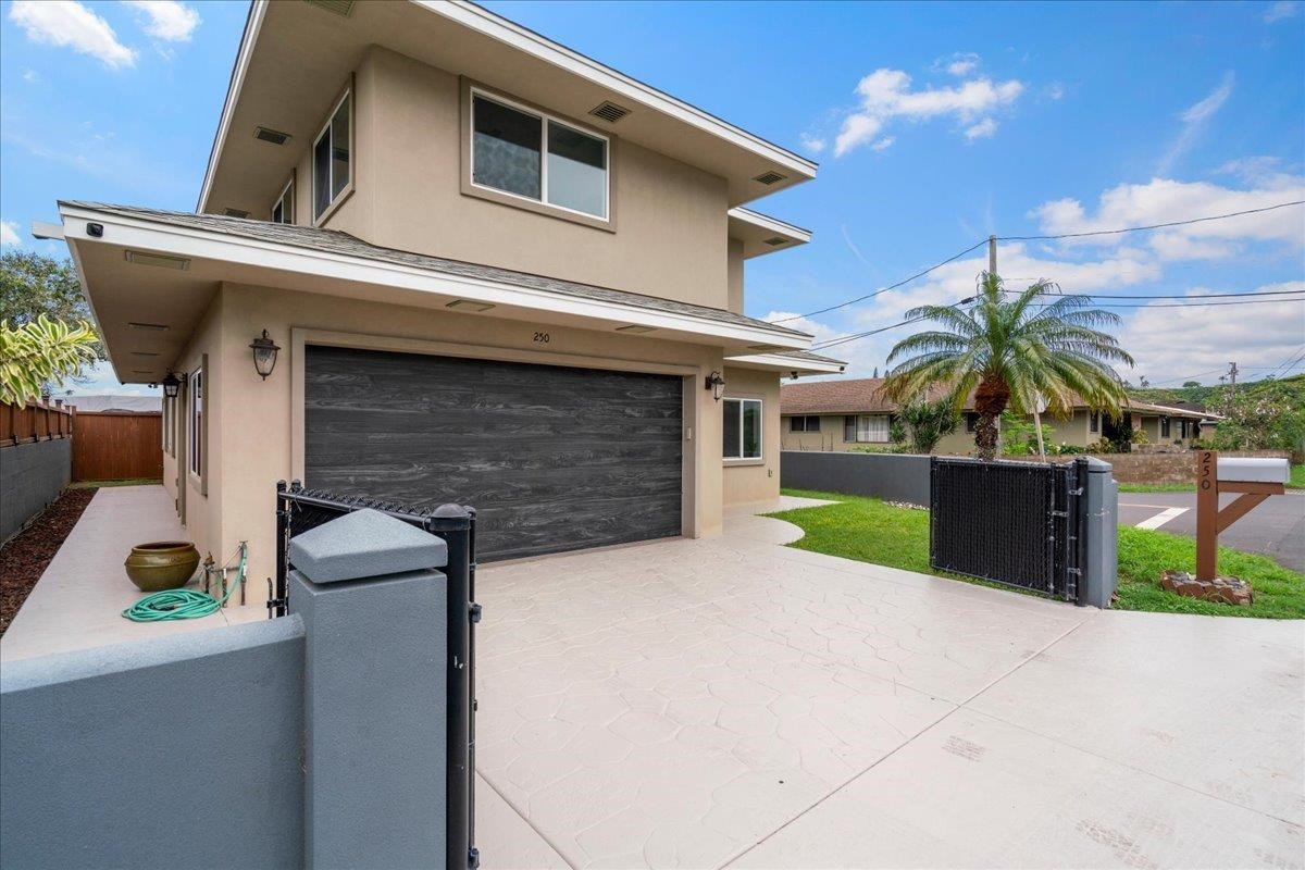 250  Halewili Dr , Wailuku home - photo 4 of 49