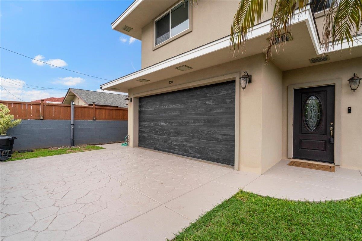 250  Halewili Dr , Wailuku home - photo 4 of 46