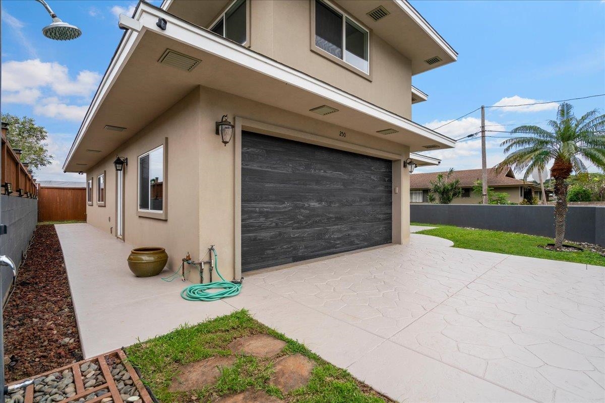 250  Halewili Dr , Wailuku home - photo 5 of 46