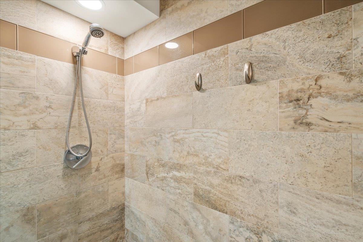 Kanai A Nalu condo # 317, Wailuku, Hawaii - photo 30 of 42