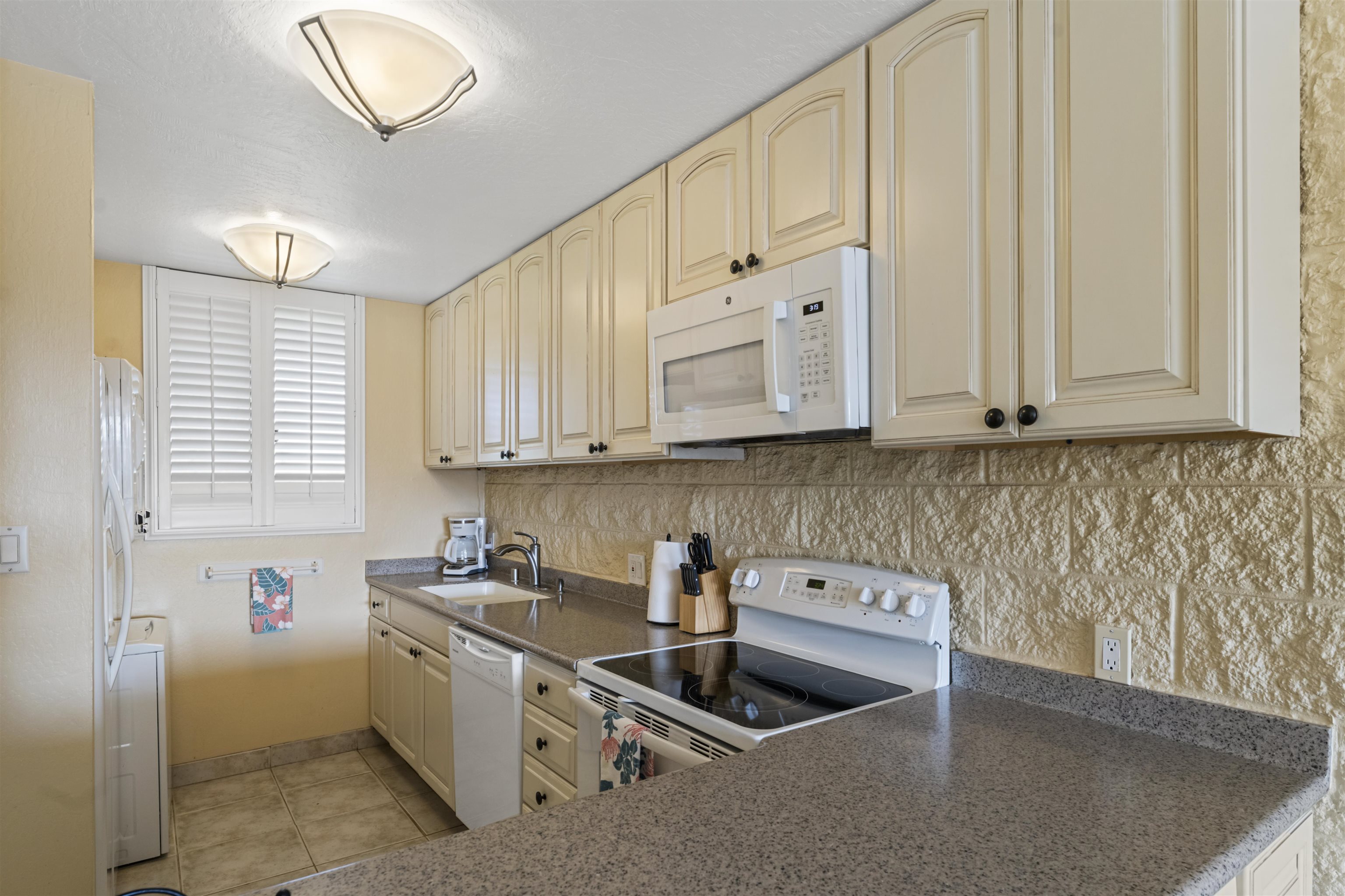 Kanai A Nalu condo # 415, Wailuku, Hawaii - photo 11 of 45