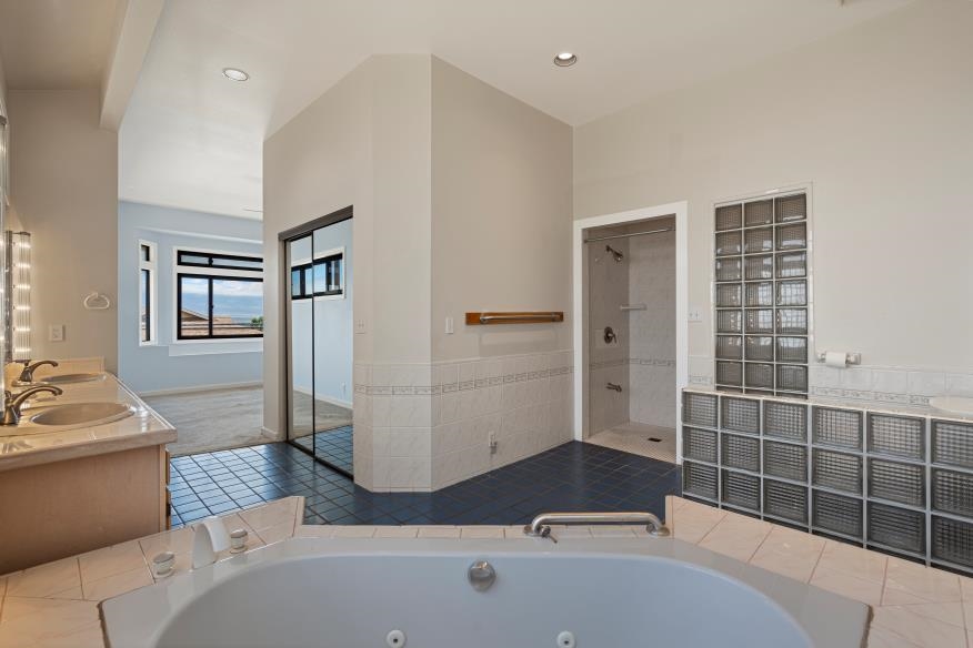 255  Liholiho St Sandhills, Wailuku home - photo 21 of 27