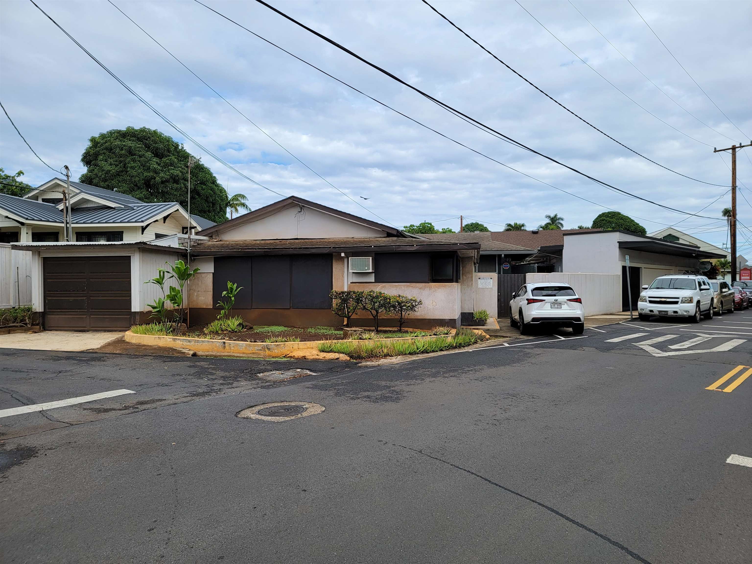 257  Market St Wailuku Town, Wailuku home - photo 2 of 37