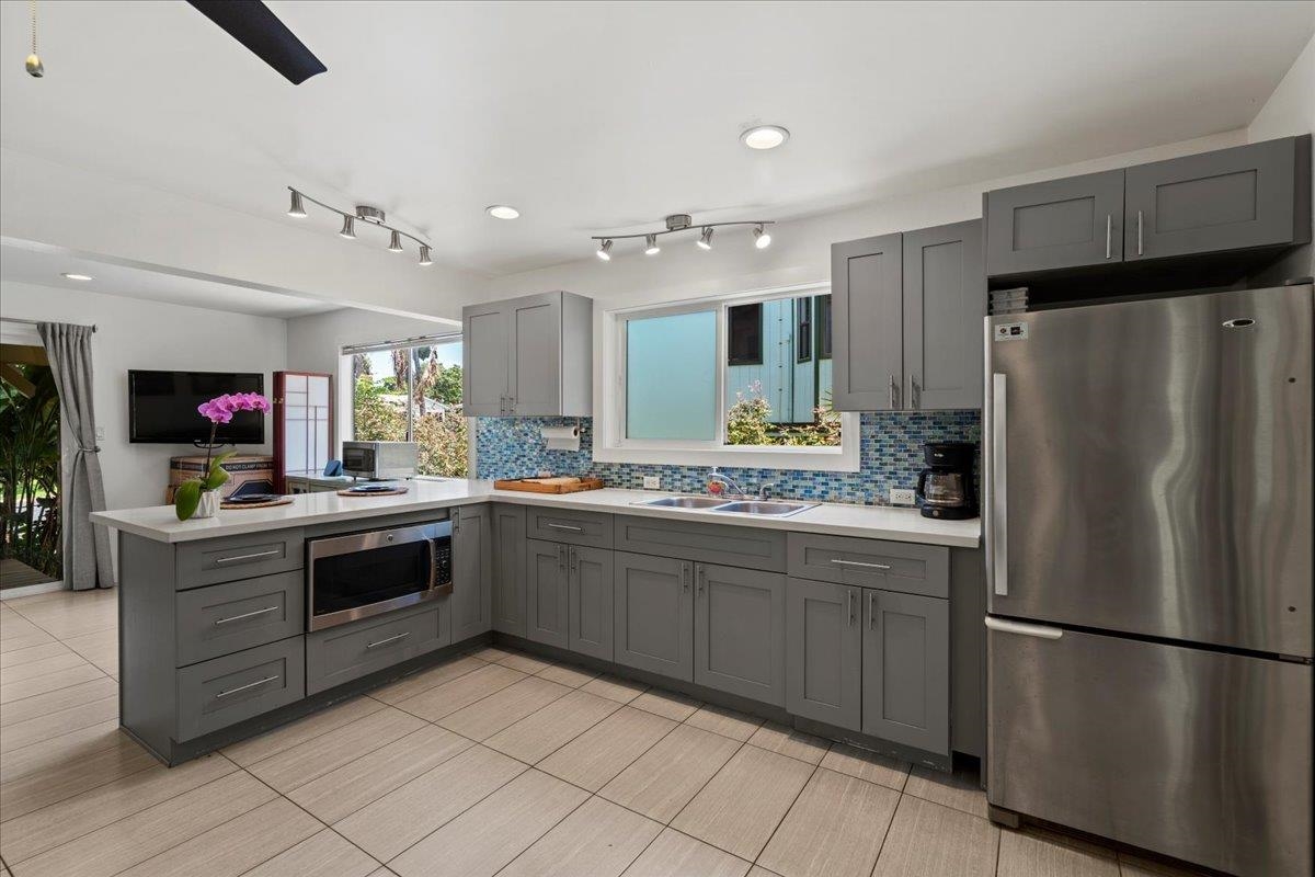 2635  Lioholo Pl Keonekai Heights, Kihei home - photo 3 of 43