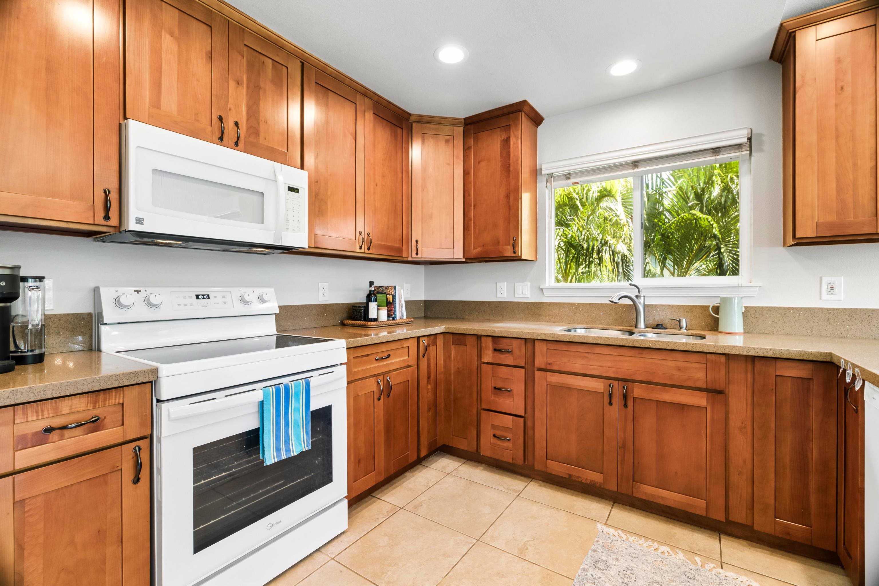 264  Kawailani Cir Piilani Village, Kihei home - photo 13 of 36