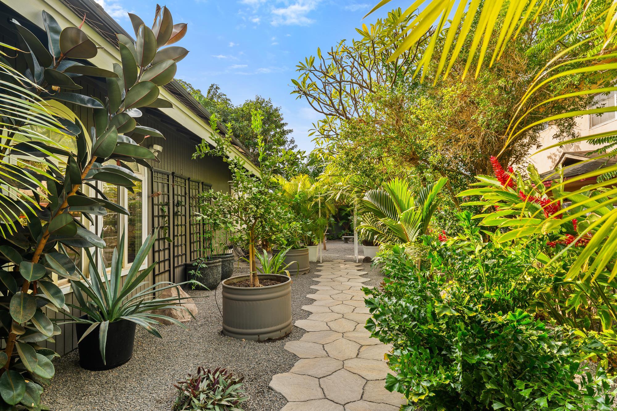 264  Palanehe St , Kihei home - photo 7 of 48