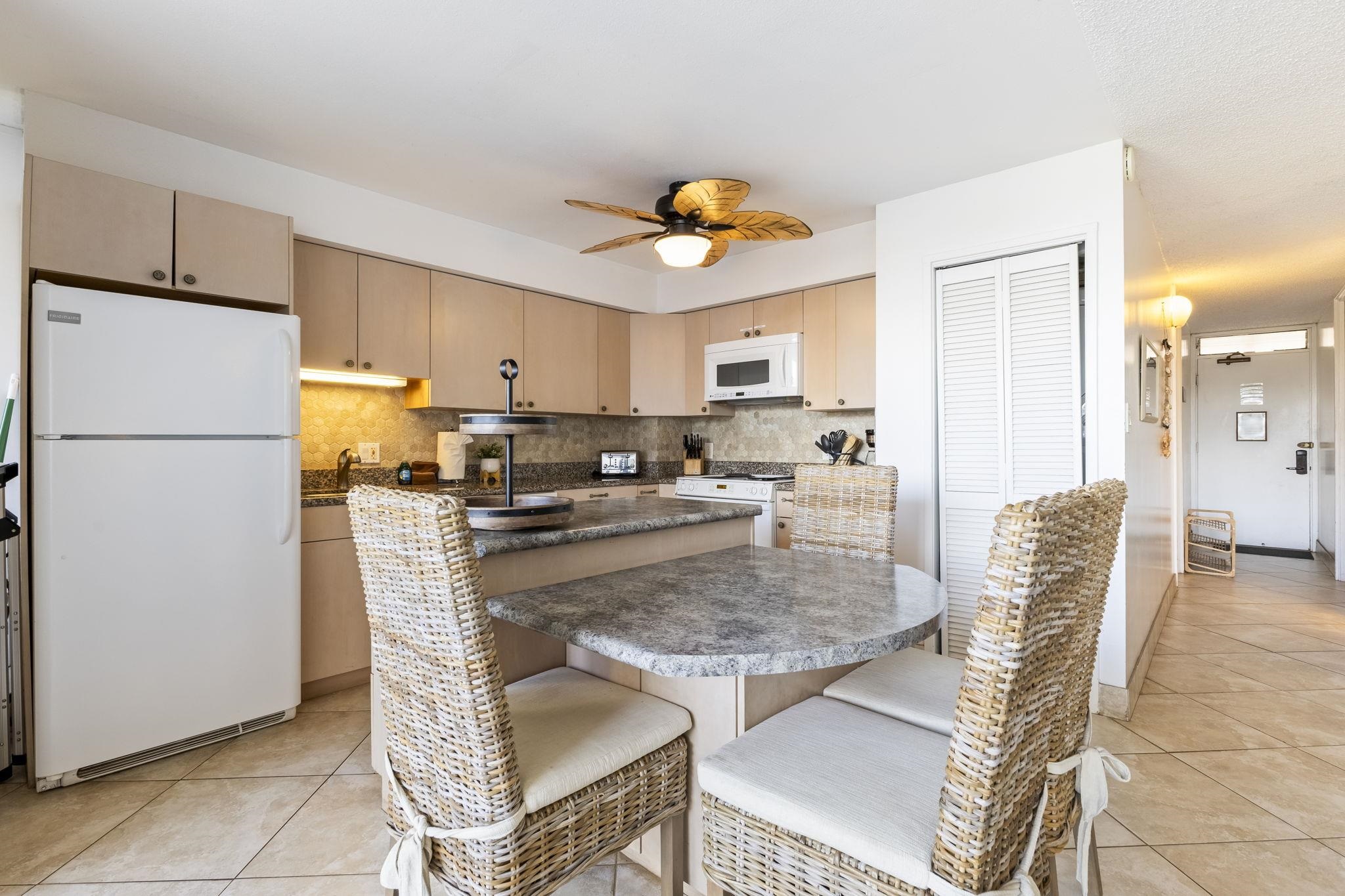 Maui Parkshore condo # 305, Kihei, Hawaii - photo 6 of 39