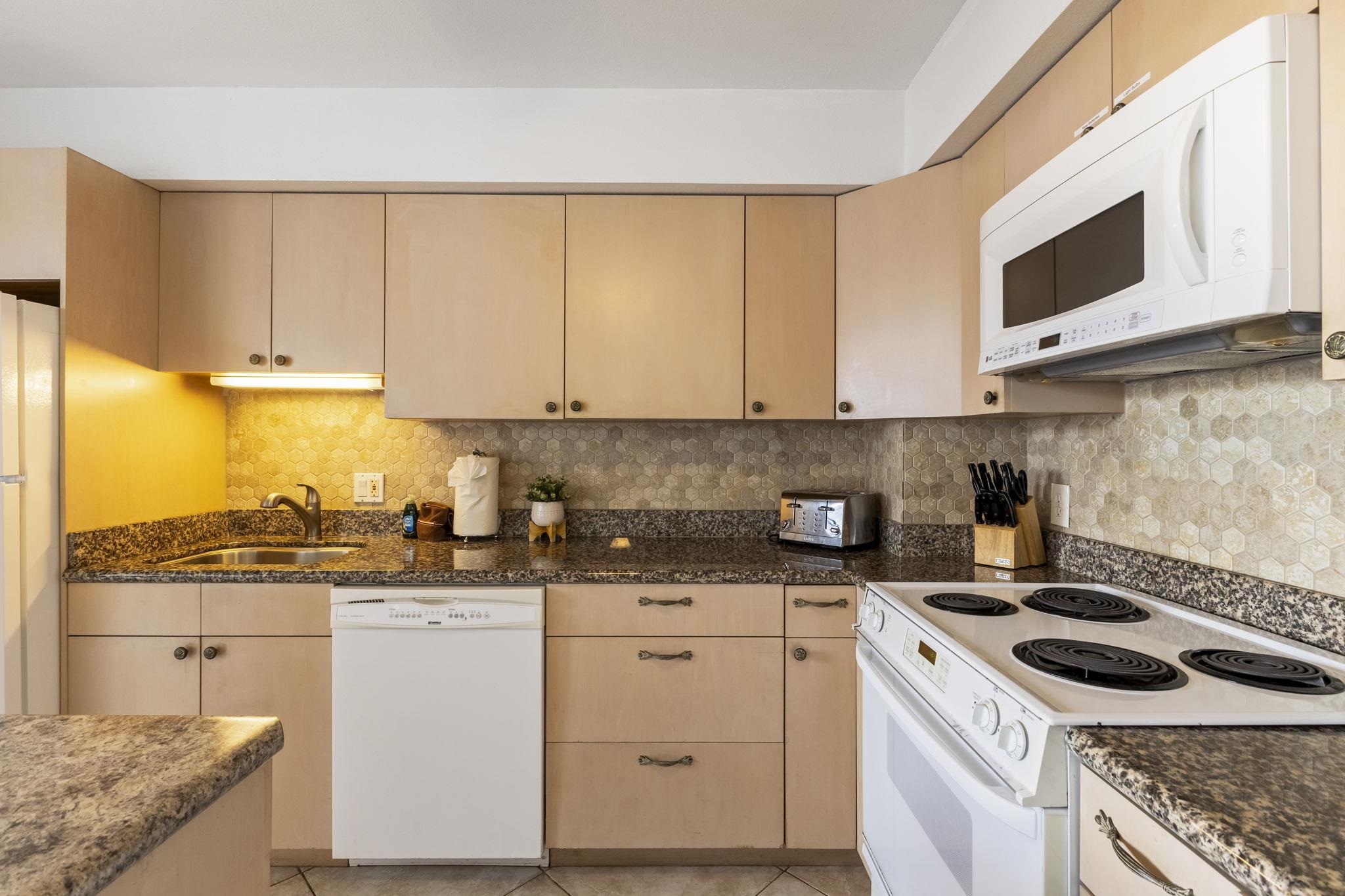 Maui Parkshore condo # 305, Kihei, Hawaii - photo 8 of 39