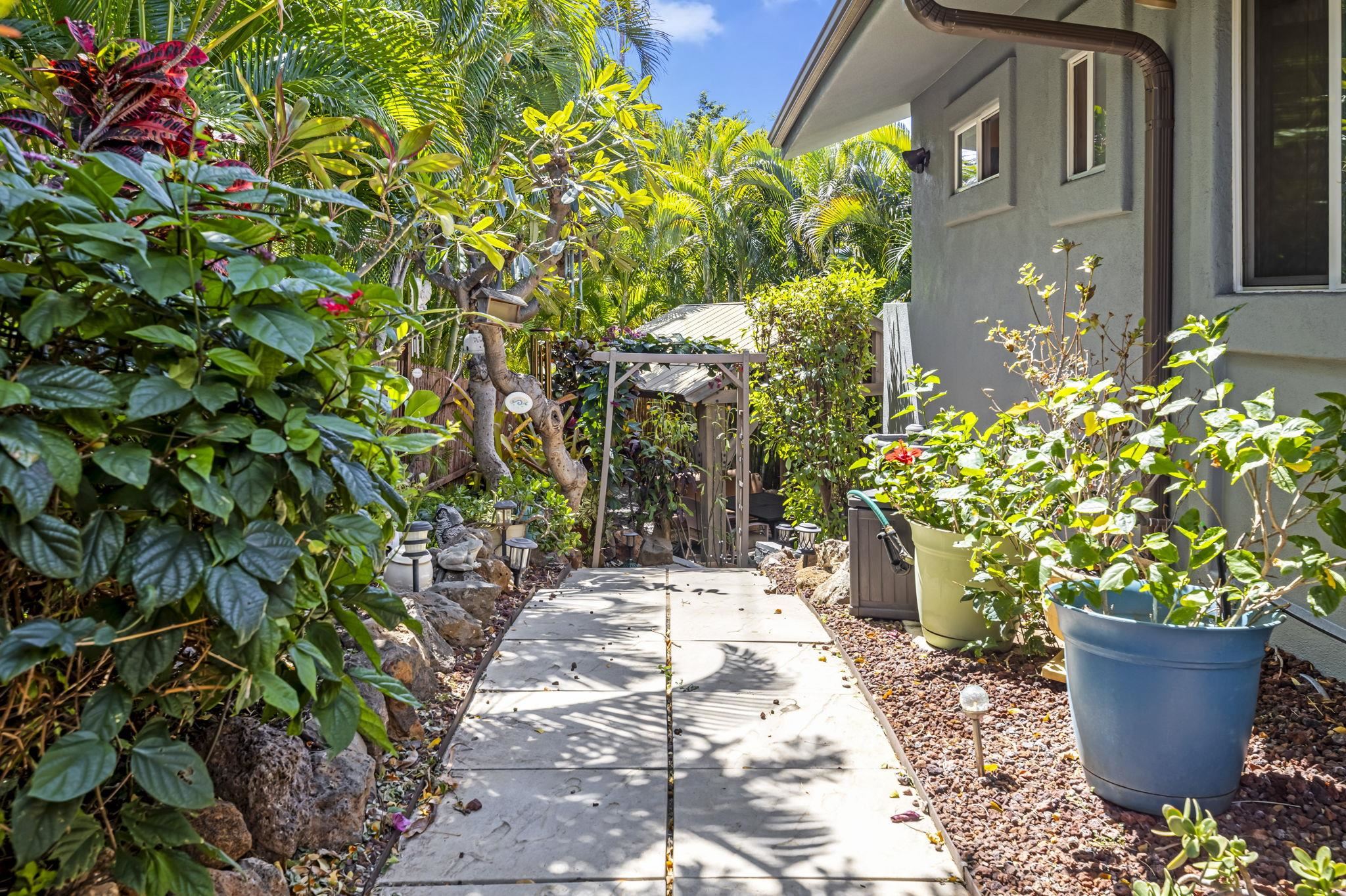 2670  Kanakanui Rd Keonekai Heights, Kihei home - photo 3 of 42