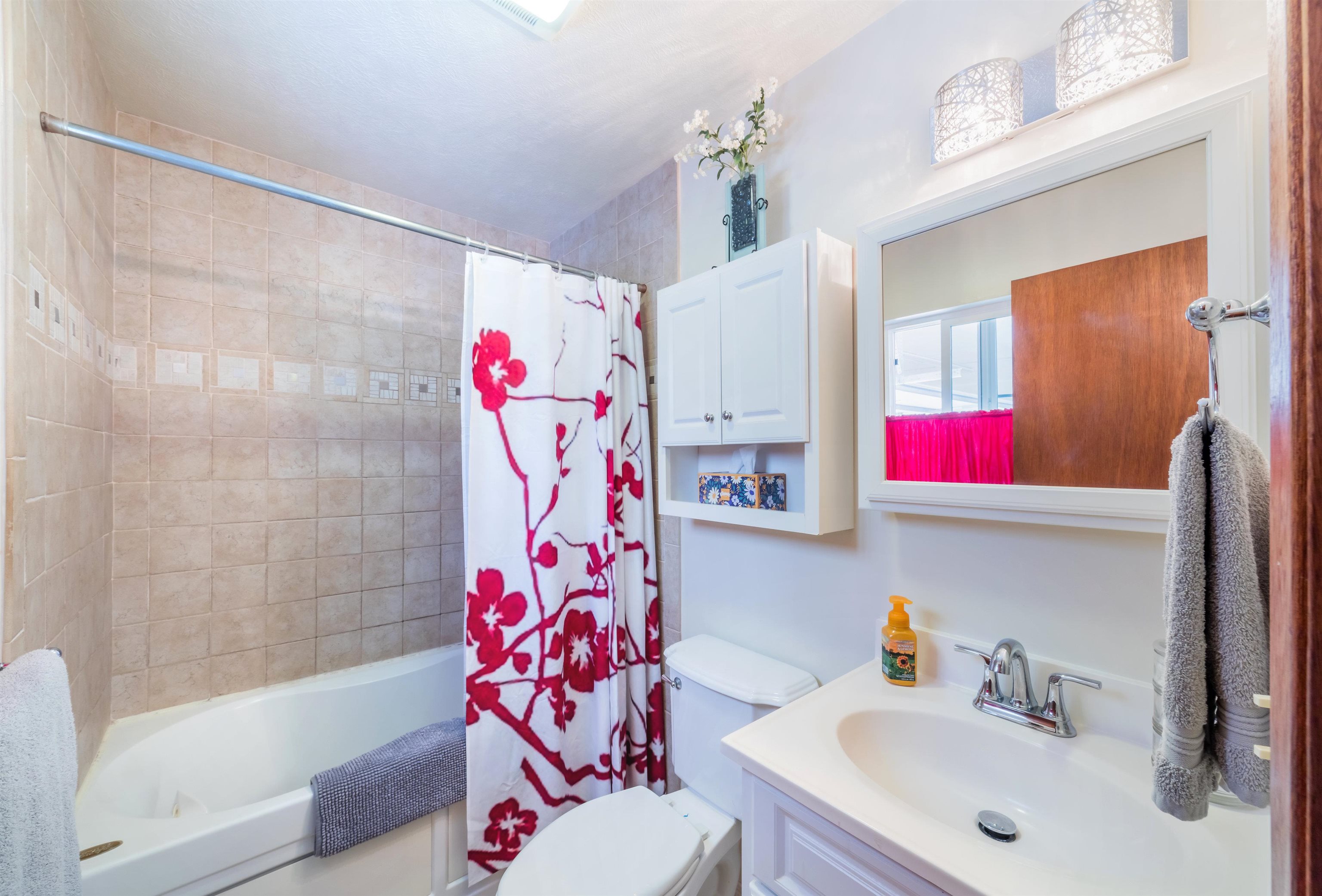 2679  Kamelani Loop Country Club Estate, Pukalani home - photo 18 of 50