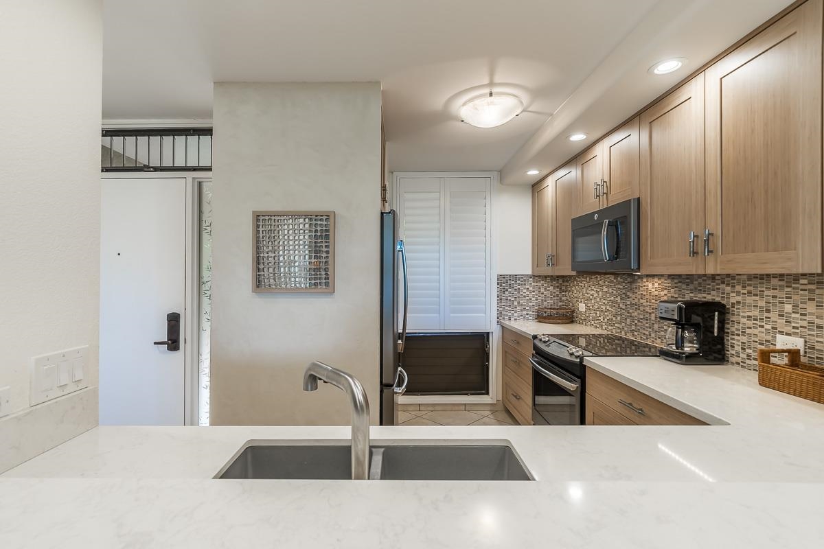 Kamaole Sands condo # 10-116, Kihei, Hawaii - photo 11 of 30