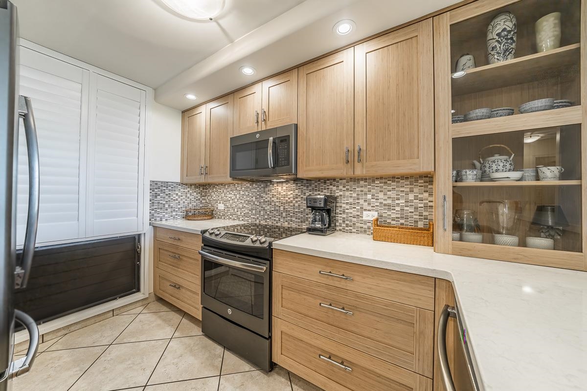 Kamaole Sands condo # 10-116, Kihei, Hawaii - photo 7 of 30