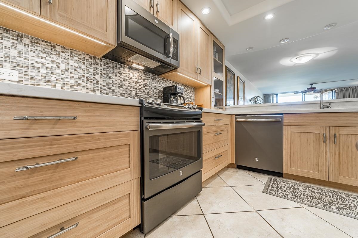 Kamaole Sands condo # 10-116, Kihei, Hawaii - photo 8 of 30