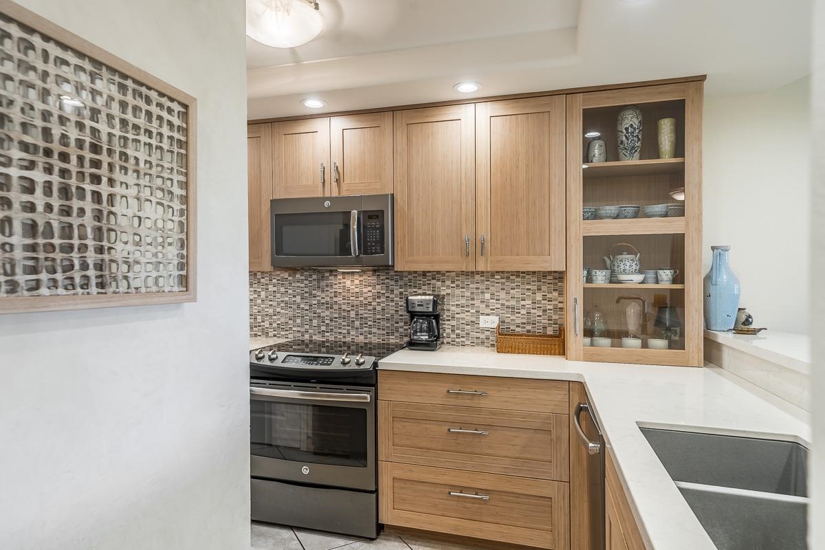 Kamaole Sands condo # 10-116, Kihei, Hawaii - photo 9 of 30