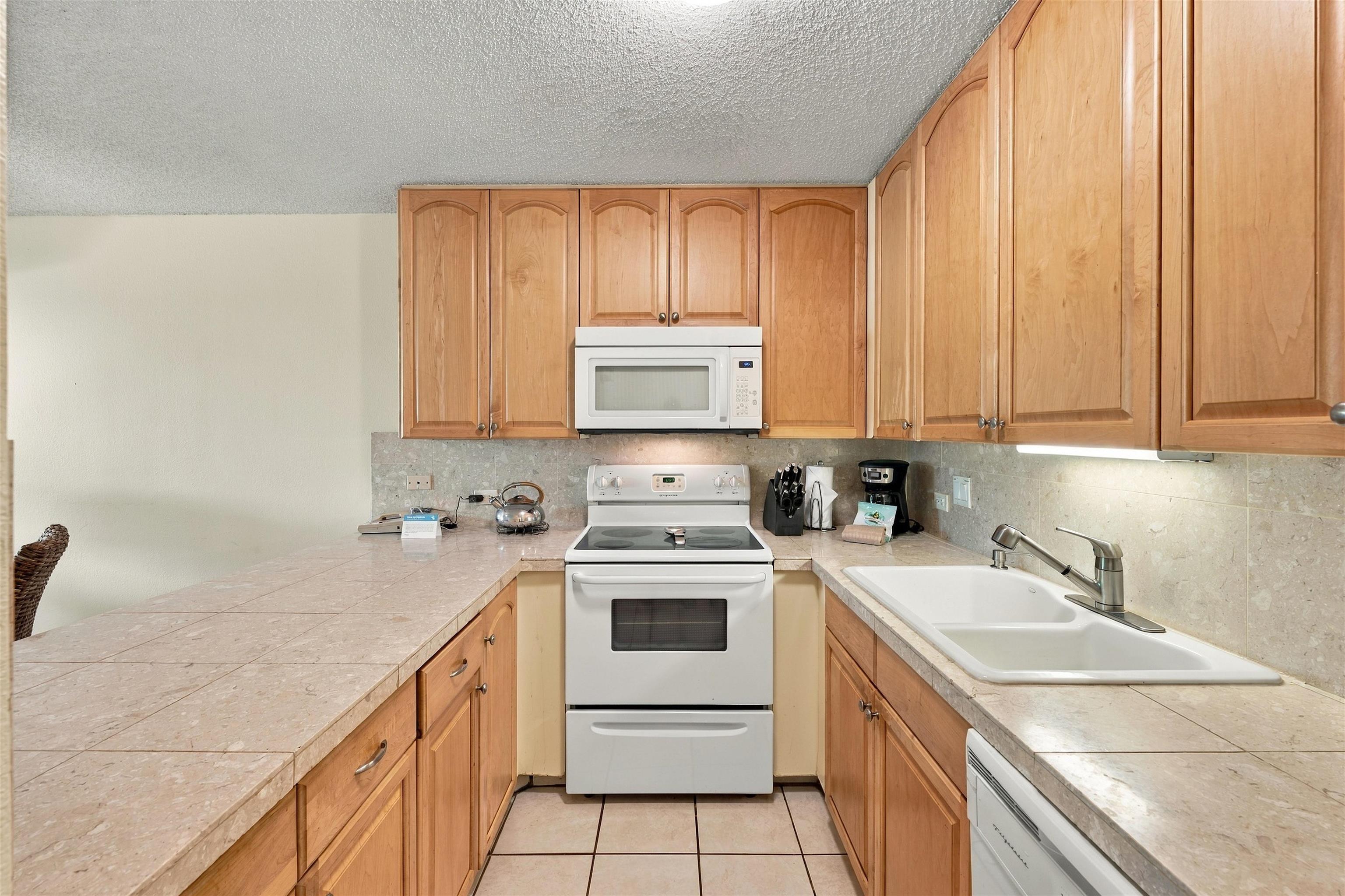Kamaole Sands condo # 4-204, Kihei, Hawaii - photo 14 of 45