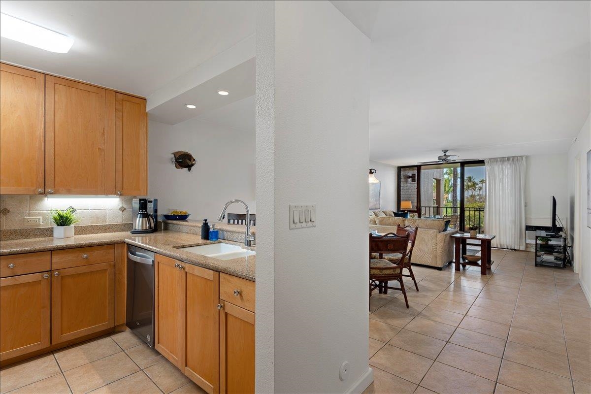 Kamaole Sands condo # 5-205, Kihei, Hawaii - photo 16 of 43