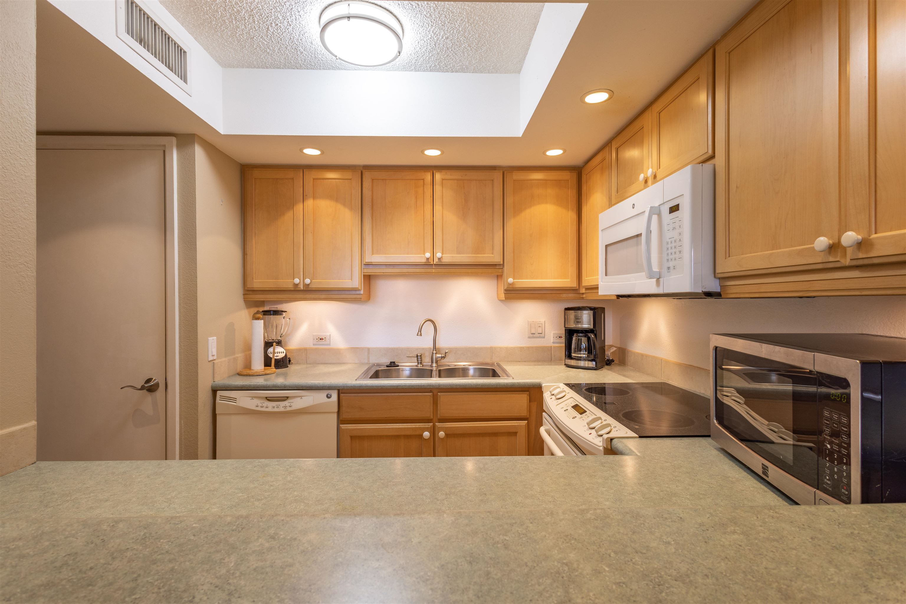 Kamaole Sands condo # 5207, Kihei, Hawaii - photo 21 of 50