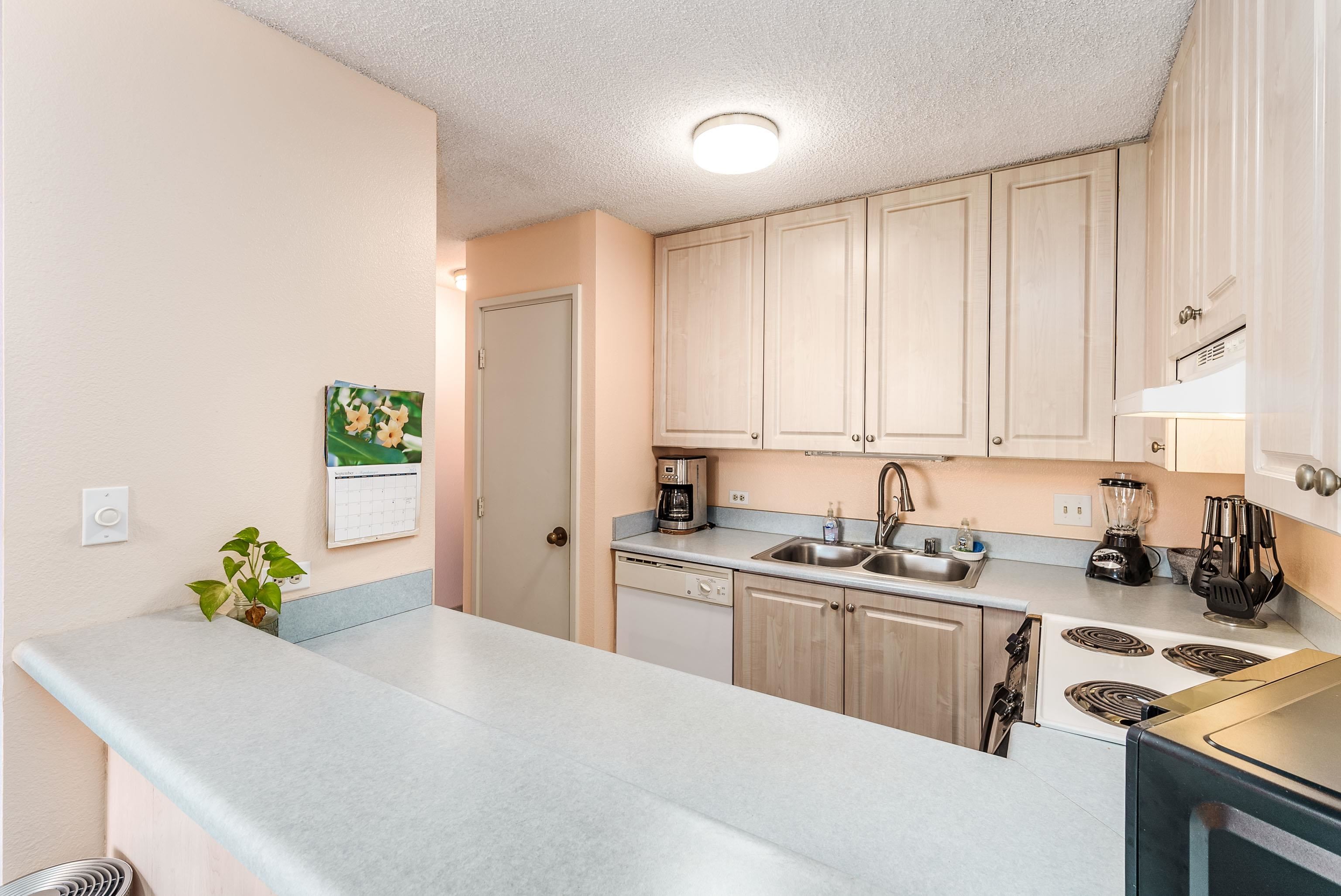 Kamaole Sands condo # 5-209, Kihei, Hawaii - photo 13 of 38