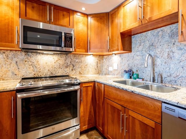 Kamaole Sands condo # 5-303, Kihei, Hawaii - photo 9 of 26