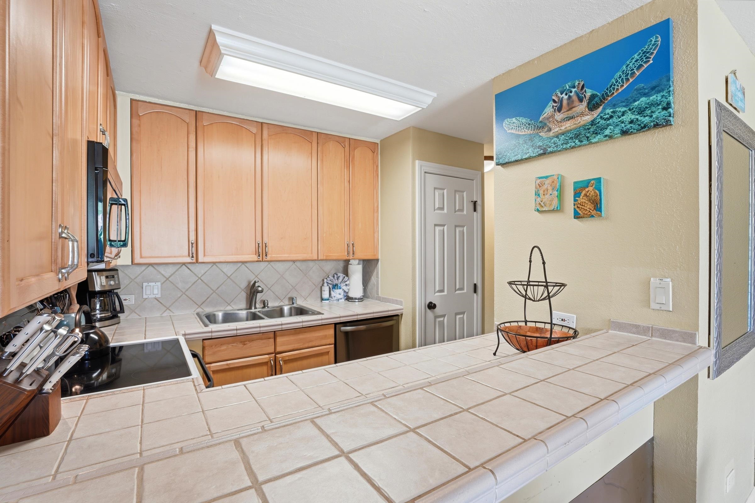 Kamaole Sands condo # 7-103, Kihei, Hawaii - photo 11 of 32