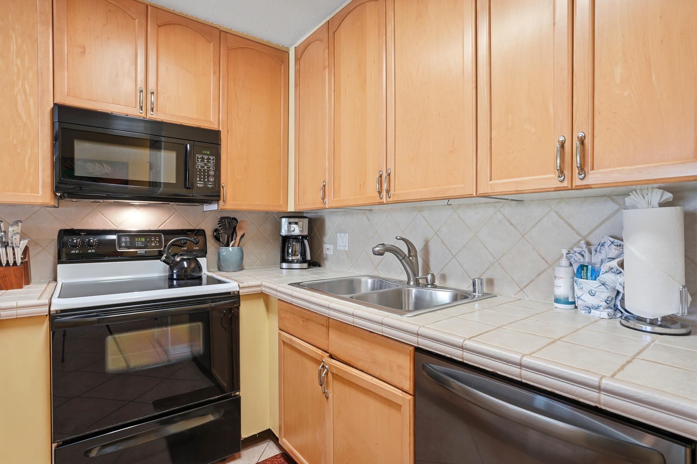 Kamaole Sands condo # 7-103, Kihei, Hawaii - photo 25 of 32