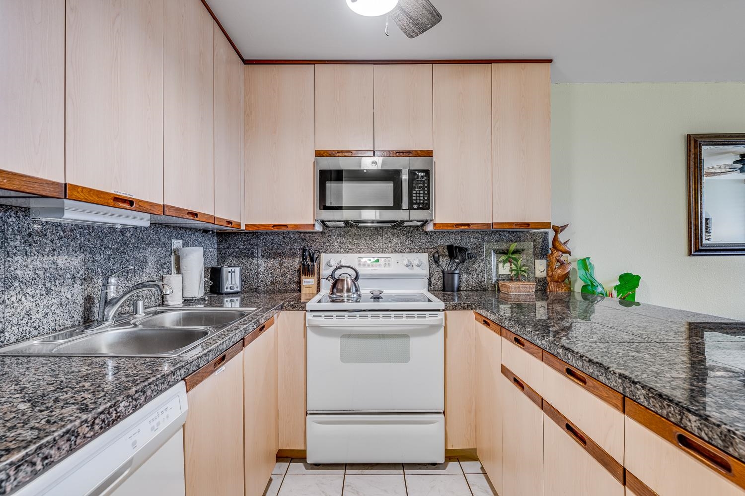 Kamaole Sands condo # 7-304, Kihei, Hawaii - photo 12 of 34