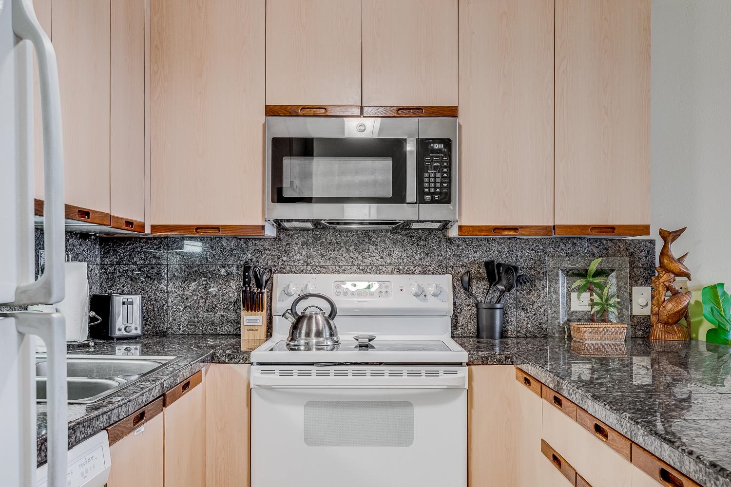 Kamaole Sands condo # 7-304, Kihei, Hawaii - photo 13 of 34