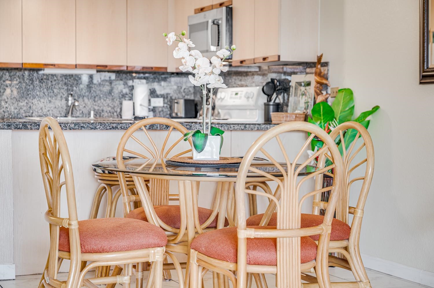 Kamaole Sands condo # 7-304, Kihei, Hawaii - photo 8 of 34