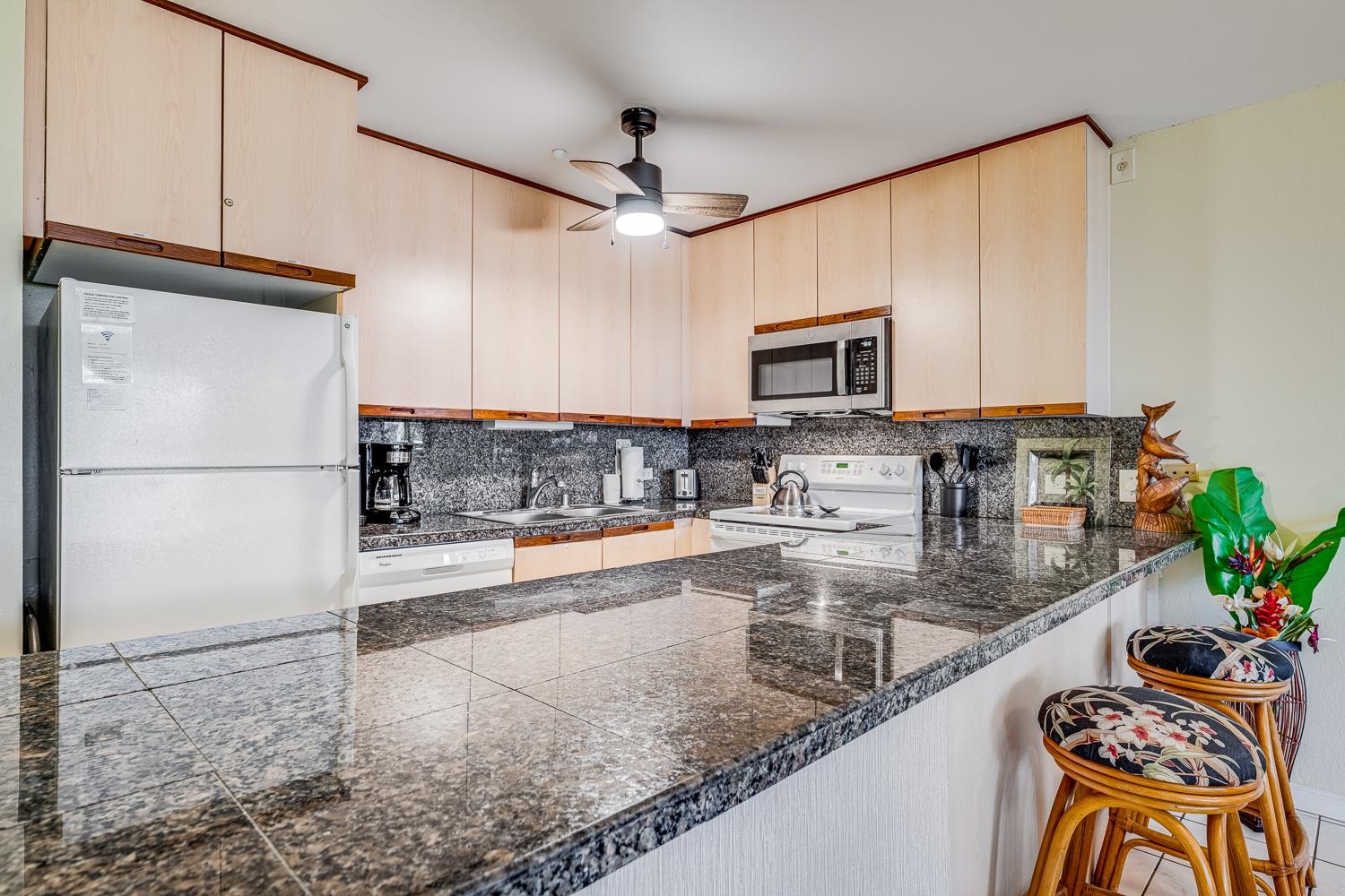 Kamaole Sands condo # 7-304, Kihei, Hawaii - photo 10 of 34