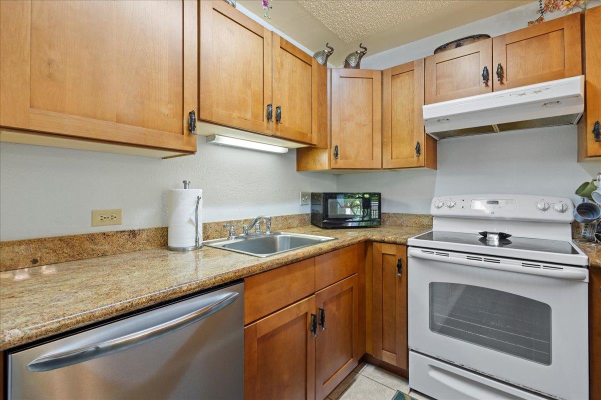 Kamaole Sands condo # 8-107, Kihei, Hawaii - photo 14 of 39