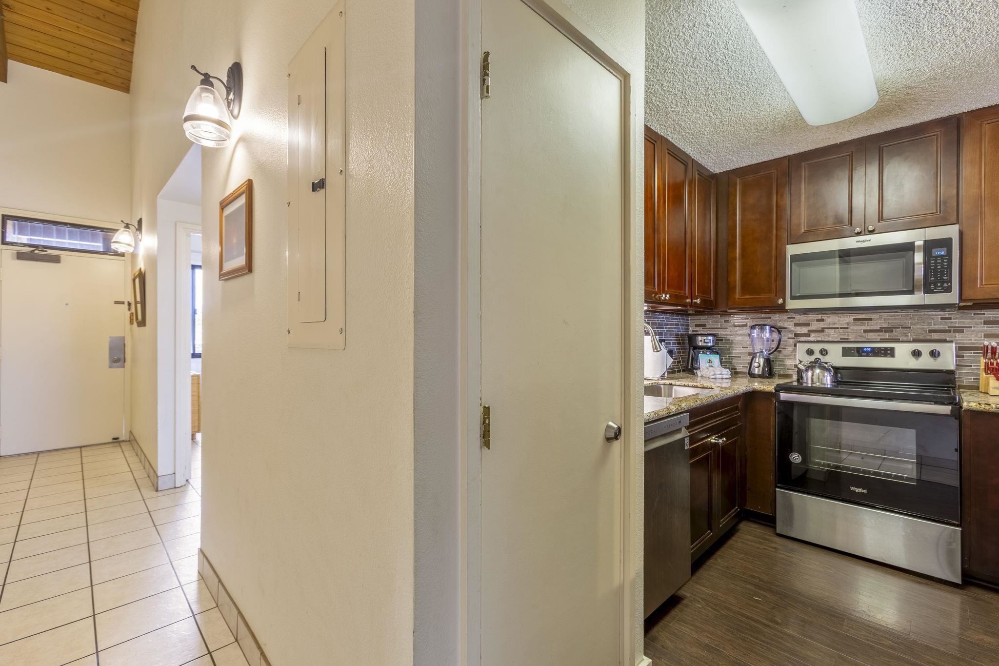 Kamaole Sands condo # 8-407, Kihei, Hawaii - photo 15 of 37