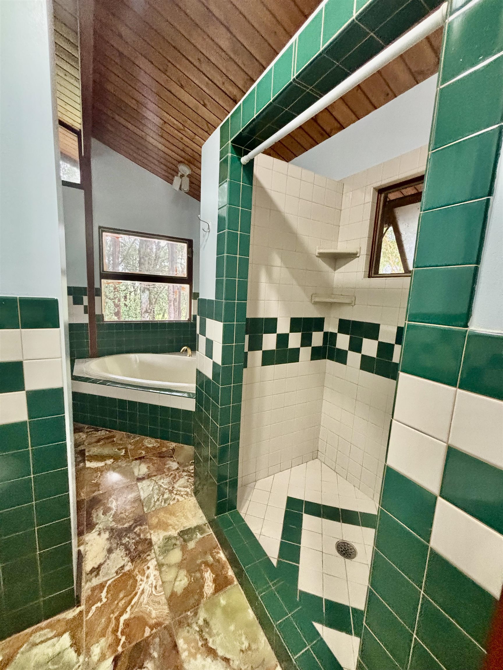 2695  Lia Pl , Haiku home - photo 19 of 37