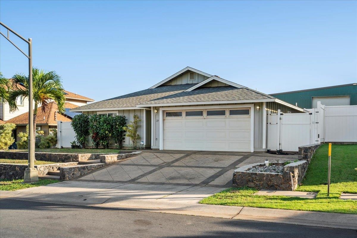 27  Nokekula St Waikapu Gardens, Wailuku home - photo 2 of 42